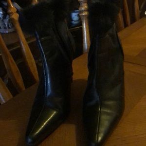 Black fur top booties sz 9